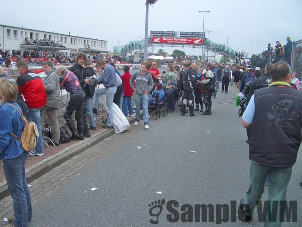 Bremerhaven Fischereihafenrennen 2007
Vor so viel Publikum fährt man doch am liebsten.
