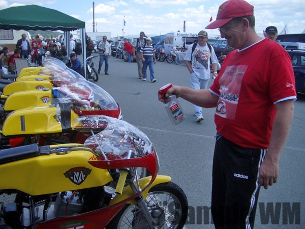 80 Jahre Sachsenring
... ich sag´s ja immer wieder. Es ist so schwierig heutzutage qualifiziertes, motiviertes Personal zu finden. (Thomas Schulze)
