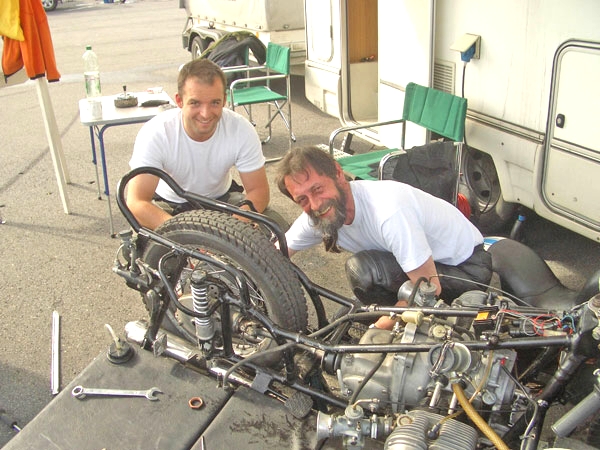 Classic Weekend Hockenheim
Günter Beyer (Günters Kurve) und Schmiermaxe Malte Bigge
