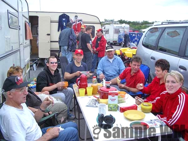 Norisring 2006
Zum Mittag erstmal eine Teamsuppe, das gibt Kraft und Mut.
