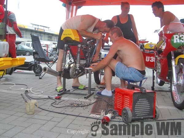 VFV-Oschersleben
... in den Hauptrollen: "Tommi" der Eisenbieger Körner, "Simmi" Schrauberkönig Siemon, Dana und Corinna als technische Direktoren.
