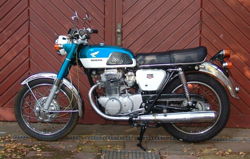 Honda CB 250 K0  Bj.1968
restauriert bis auf Räder
