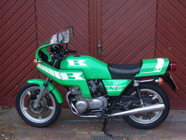 Kawasaki Z650 LTD Cup-Rennmaschine
Cup-Maschine mit Originallack und Aufklebern.
Basis ist die Z650B von 1977.

