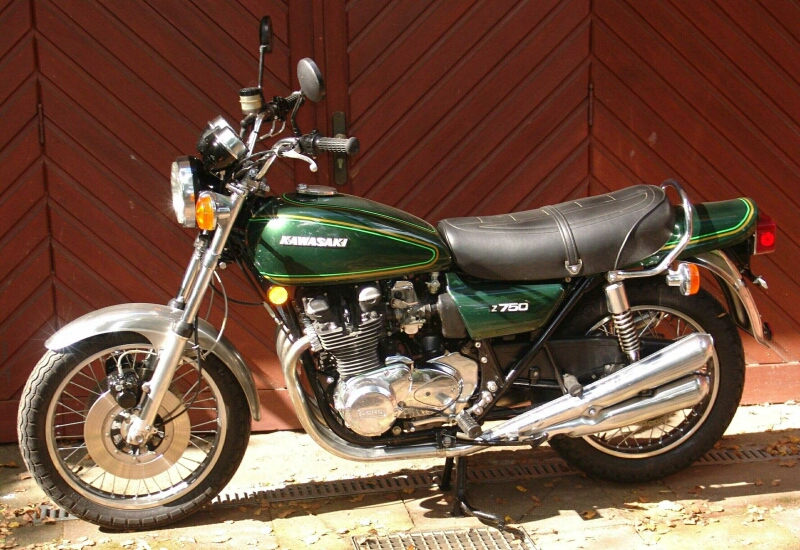 Kawasaki Z750-A4  /        Z2 / 750
kleine Schwester der Z900-A4 , für den japanischen Inlandsmarkt,
