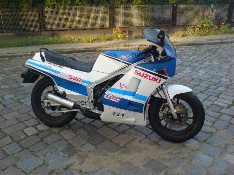 Suzuki RG 500 G
85er RG 500 4-Zyl. 2-Takt, 154 kg Trockengewicht
Schlüsselwörter: RG 500 gamma Suzuki Martin Krause