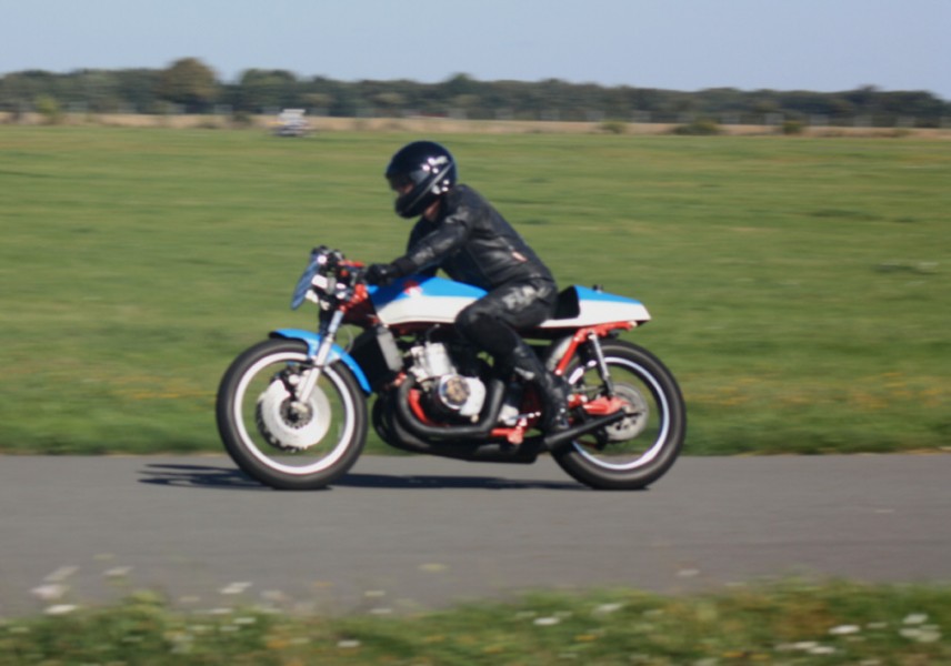 Suzuki GT 750
M. Stumpe auf GT750 bei der Technorama Hildesheim 2009
