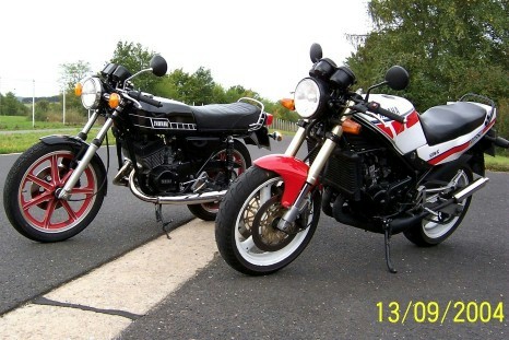 RD 250 und RD 350
Meine Mopeds, 1A2 und 1WW, beide nicht original, aber schön.
