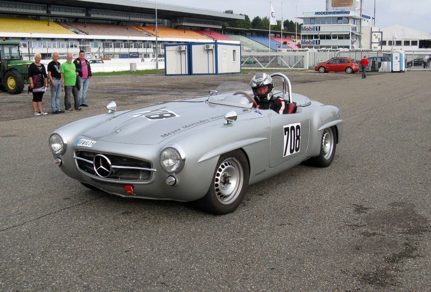 Hockenheim Classics 2011
Auch die Autofraktion kam hier nicht zu kurz.
