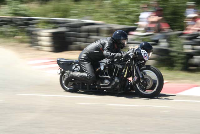 Motos Classiques Chimay 2006
HARLEY DAVIDSON 1000cc IRONHEAD 1972  - PAUWELS/VAN LOON -NL-
