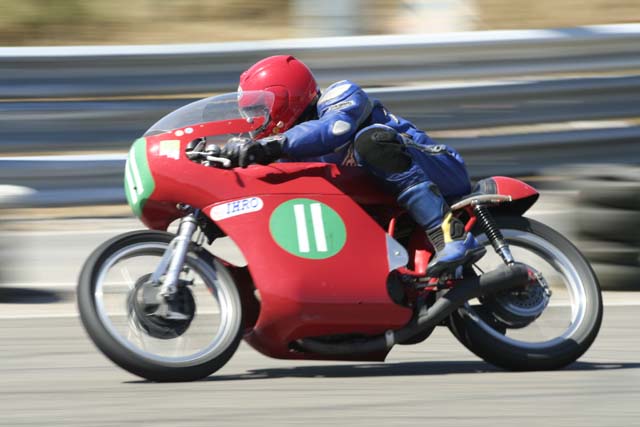 Motos Classiques Chimay 2006
DUCATI 250 '72 ROGER BIRKEBHEAD
