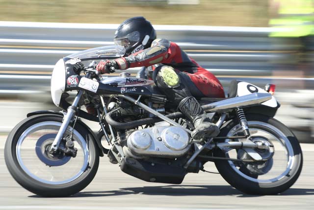 Motos Classiques Chimay 2006
NORTON 750 1970 - PERLINSKI -F-
