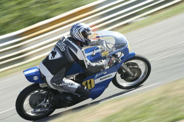 Motos Classiques Chimay 2006
SUZUKI 500 1972 DANY FERAUCHE -B-
