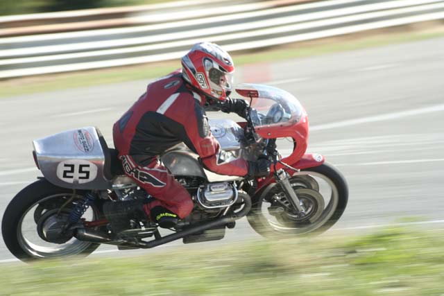 Motos Classiques Chimay 2006
MOTO GUZZI 750 1972 - CLAUDY ABSIL -B-
