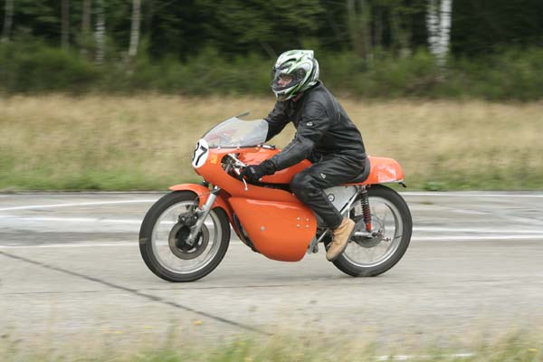 HISTORIC MOTOS ANCIENNES SAINT HUBERT 2006 (BELGIUM)
DUCATI 350 -1974 - STEVE DEHOUX - PARADE
