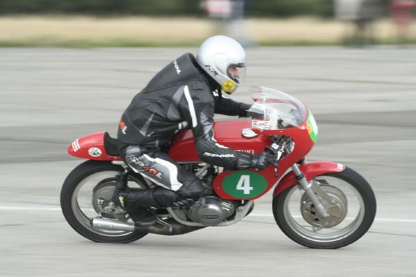 HISTORIC MOTOS ANCIENNES SAINT HUBERT 2006 (BELGIUM)
SUZUKI 250 -1969 -  BRAM VANHENGEL -B-
