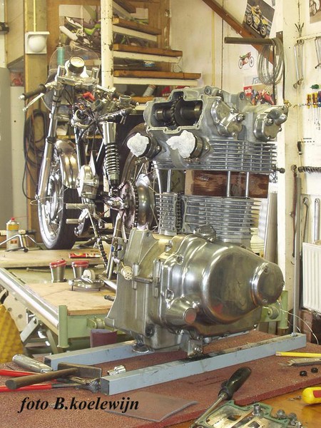 dismantle CB 450 engine by Jaap Koelewijn
