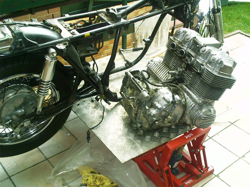 Restauration einer Honda 750 Four K7
Motorrad teilzerlegt.

