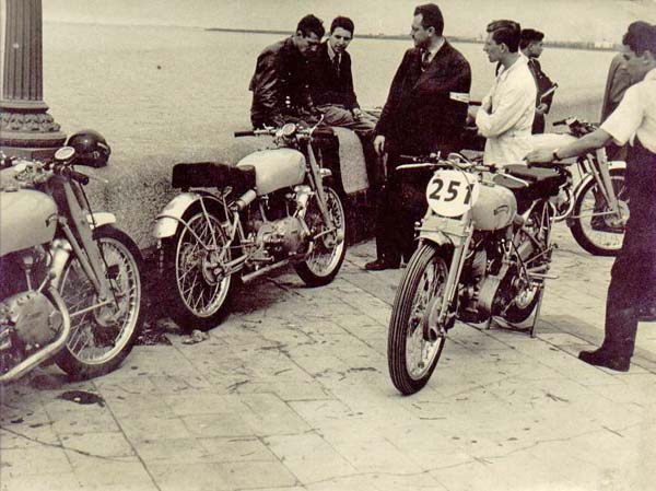 Visitantes
Motorcycling in the River Plate
Buenos Aires , Argentina
South America 
1950
