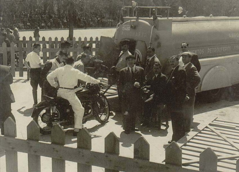 Abastecimiento
Motorcycling in the River Plate
Buenos Aires , Argentina
South America 
1950
