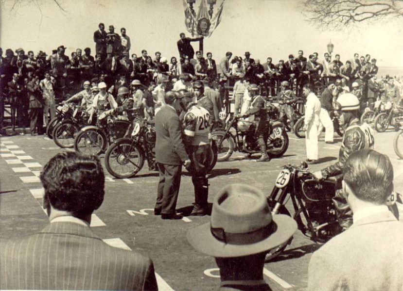Largada
Motorcycling in the River Plate
Buenos Aires , Argentina
South America 
1950

