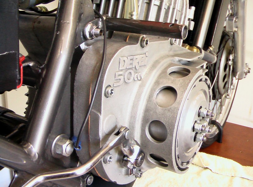 DERBI ran '72 2
5 koppelings platen 
Middencarter 200cc   Zijcarter 70cc SAE 75
