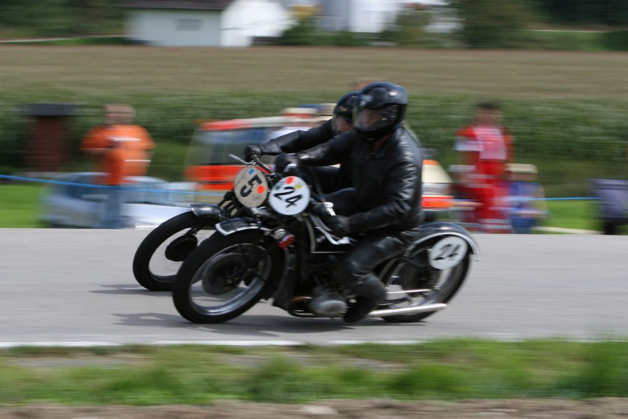 Nr.5: Christian Engelhardt, Norton Model 18 500, Bj.1929, Nr.24: Paul Schwab, BMW R63 Bj. 1928
