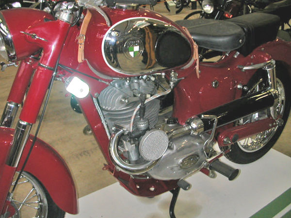  PUCH250SGSS - Motorrad von Peter Hirsch
das Foto wurde von mir im PUCHMUSEUM GRAZ aufgenommen
