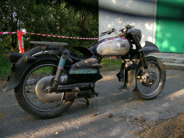 1957 Honda MF 350 Dream
This bike was bought in Burma, it was said that it was the bike of a local
drug baron.Who knowes.Oldest Honda in Norway.
