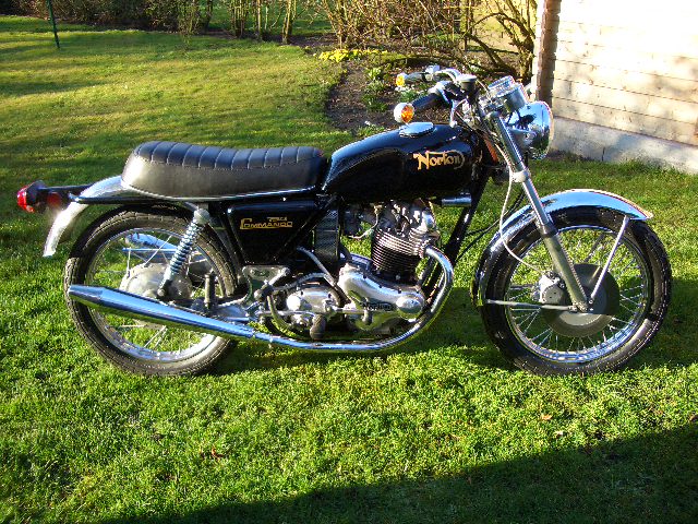 Norton Commando
Norton Commando 750 Combad
