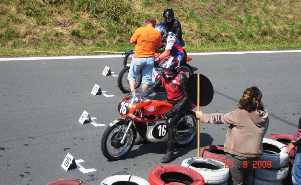 závod silničních motocyklů HAVÍŘOVSKÝ ZLATÝ KAHANEC NA TĚRLICKÉM OKRUHU.
Schlüsselwörter: jawa