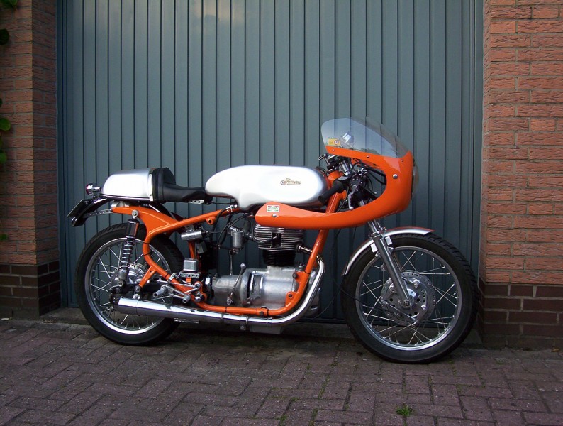 Awo Umbau
Meine Awo war mir zu langweilig und die Kohle reichte nicht für ne,n richtigen Cafe-Racer
