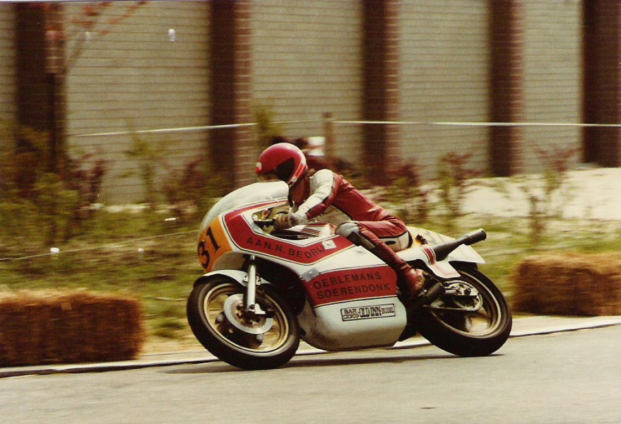 38
Theo van Heugten
nmb Motorwegrace 
200 mijlsrace Helmond 1979
31 Theo

