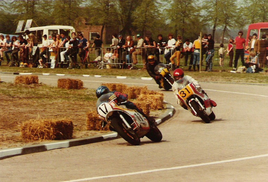39
nmb Motorwegrace
200 mijlsrace Helmond 1979
17 Armin Zeh
31 Theo v Heugten
1 ?

