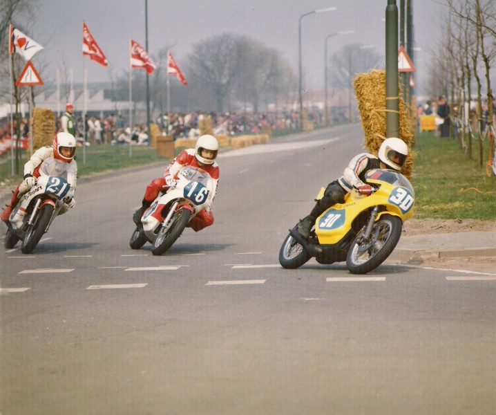 26
van Heugten
nmb 200 mijlsrace helmond 1978
21 Theo
16 ?
30 ?
Schlüsselwörter: van Heugten