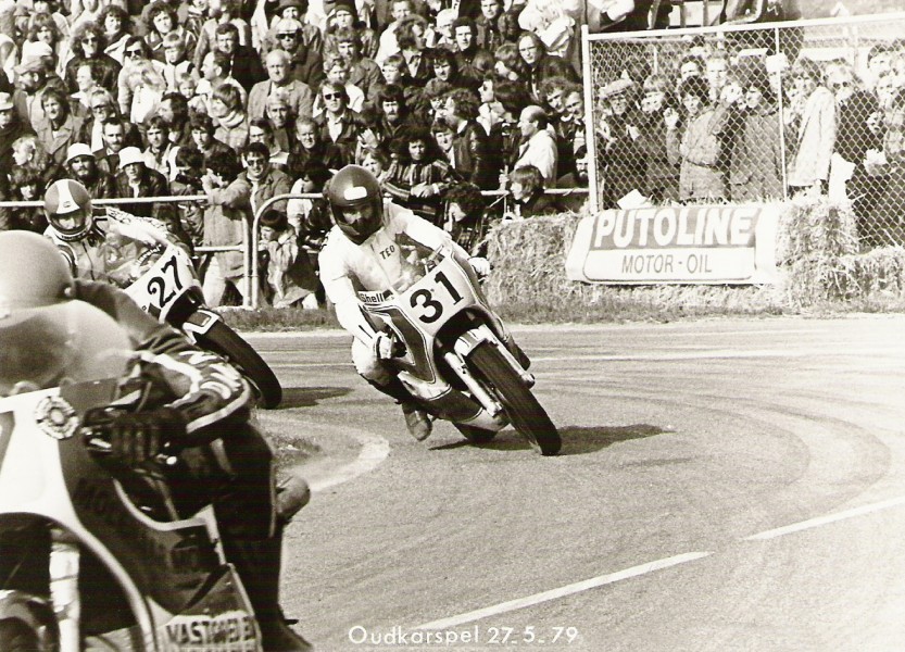 71
NMB KNMV  Motorwegrace 500cc
Kampioenswedstrijd 1979 Oudkarspel
NMB rijders
31 Theo v Heugten 
27 Peter Smetsers 
