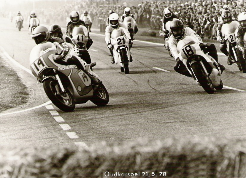 52
Oudkarspel 1978 Kampioenswedstrijd
NMB- knmv
21 Van Heugten Theo Yamaha 352cc 2 cyl Nico Bakker Frame
14+18+41+8 ????
