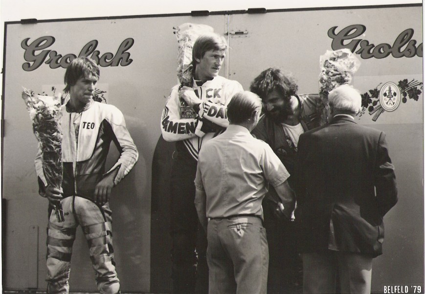 3
Podium Belfeld 1979 500 cc N.M.B.
1 Jack Middelburg
2 Theo van Heugten 
3 Werner Juchem (D)
Foto staat ook op Site Jack Middelburg 1979 deel 3
http://www.jumpingjack.nl/1979_%20Jack_Middelburg_motorrace_deel_3.htm
