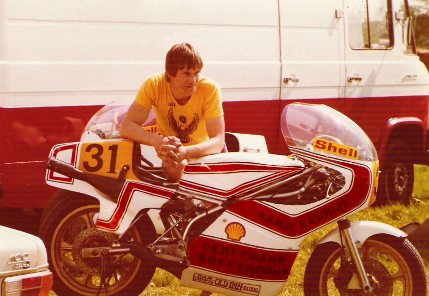 23
van Heugten
Tegelen 1979
Suzuki RG 500cc 4 cyl
