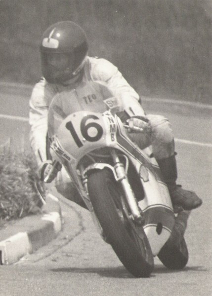 35
van Heugten 
NMB Motorwegrace 
Yamaha 352cc 
Helmond 1980 200 mijlsrace
16 Theo
