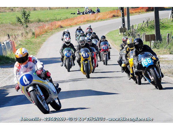 John Clarijs Jehonville 2009 350
John Clarijs Jehonville 2009 350 Honda RC172 RA
Schlüsselwörter: Honda RC172 classic racer crmb belgium