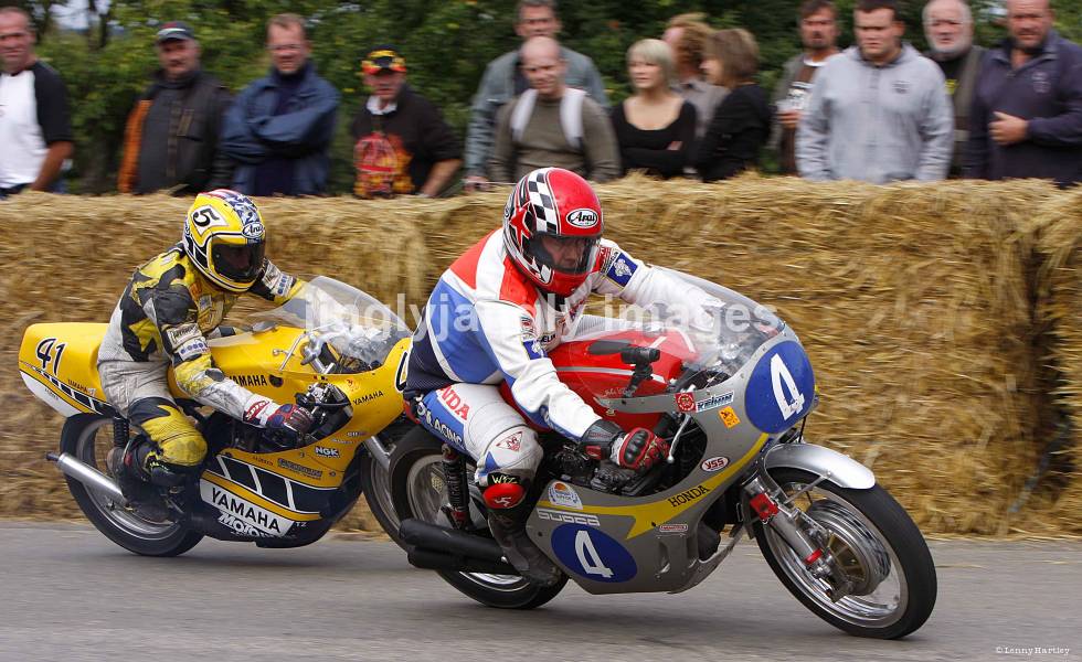 John Clarijs Honda RC172 rpl Jehonville
John Clarijs Honda 350 RC172 rpl 350Gr2
Zie ook http://nl.youtube.com/watch?v=NsGP5AnJU2k
Schlüsselwörter: Honda classic racer