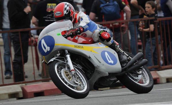 Classic race Mettet G.Old Trophy 2009
Classic race Mettet G.Old Trophy 2009
John Clarijs NL nr4 350cc 2de plaats
