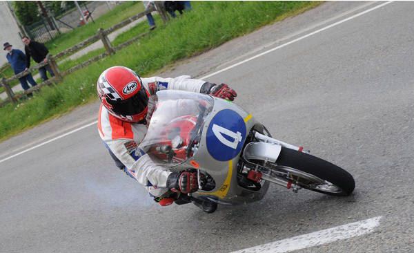 Classic race Mettet G.Old Trophy 2009
Classic race Mettet G.Old Trophy 2009
John Clarijs NL nr4 350cc 2de plaats
