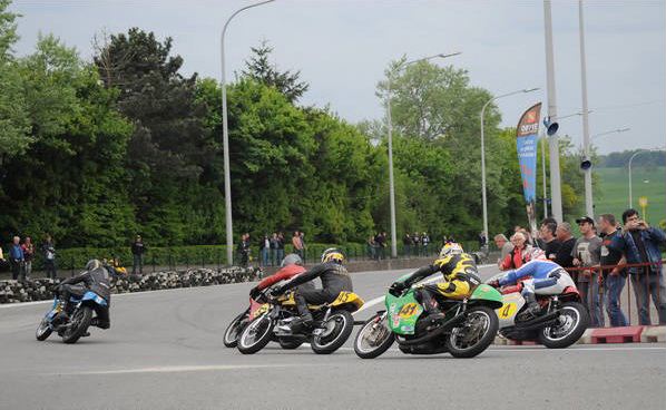 Classic race Mettet G.oldb Trophy 2009 
Classic race Mettet G.oldb Trophy 2009 
John Clarijs NL Nr4 500cc  4de plaats
