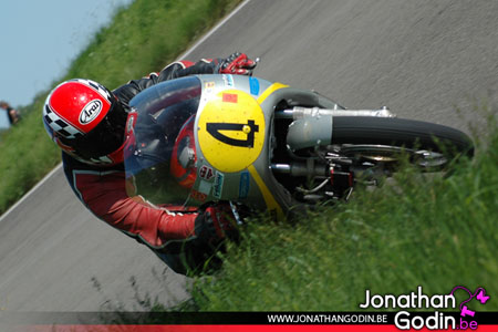 Mettet John Clarijs Honda RC181 replica
Zaterdag race 500Gr2 Mettet 2de plaats 10 Mei 2008
