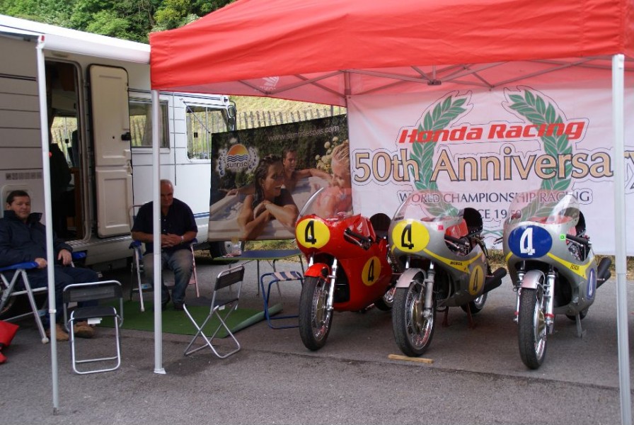 Classic Race John Clarijs Olivers Mount Scarborough
Barry Sheene Race Festival in Scarborough England circuit Olivers Mount.
Weekend 23 en 24 Mei 2009. JOhn Clarijs Nr4 350 en 500cc.
