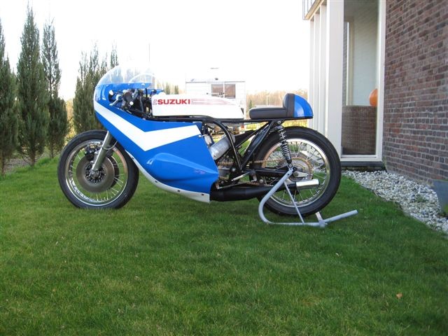 suzuki tr 750 replica samracing
Jets komt das testen 
Schlüsselwörter: suzuki tr 750 samracing replica