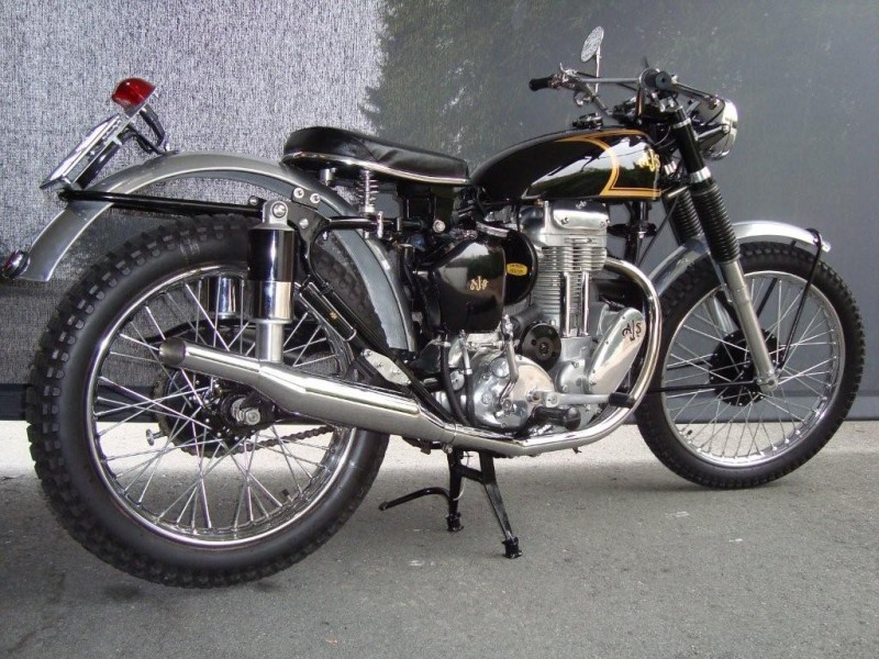 AJS 16 Trial
AJS 16, Trial-Trim, 350 ccm, Jahrgang 1951, Aluminium-Motor, Swingarm, Jampot, kompl. restauriert, Strassenzulassung
Schlüsselwörter: AJS, Trial, Scrambler, Jampot