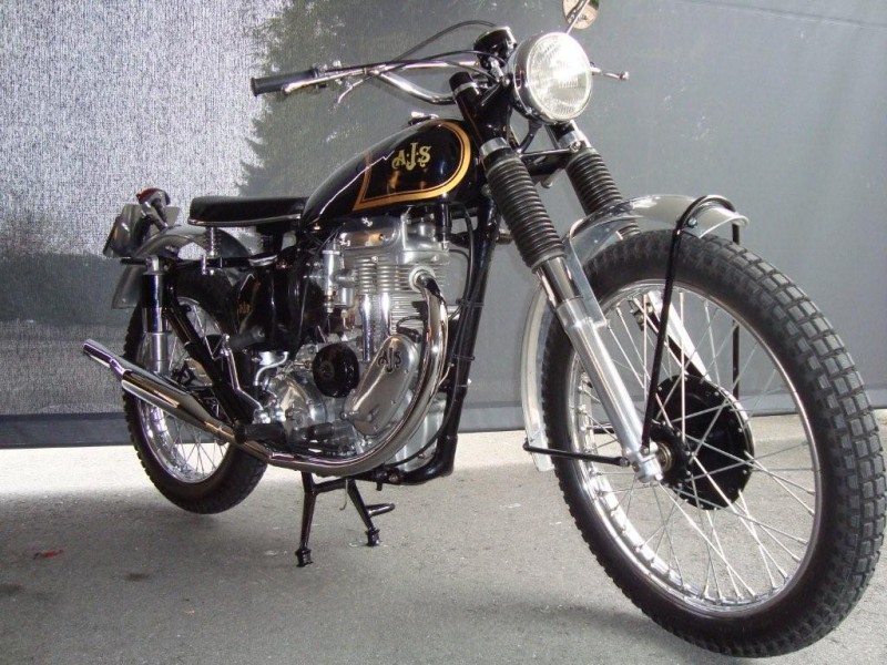 AJS 16 Trial
AJS 16, Trial Model, 350 ccm Aluminium Motor, Jahrgang 1951, optionales elektrisches Equipment, mit Strassenzulassung, totaler Neuaufbau
Schlüsselwörter: AJS, Trial, Scrambler, Jampot, Offroad,