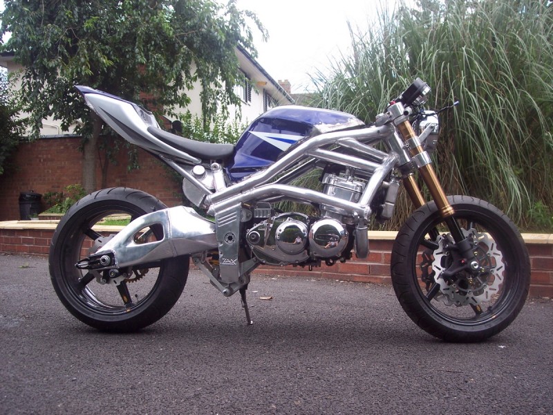 Suzuki GT750
Really ? ! Kettle ? Well,,,,,,,,,,,maybe not , this is my Incredible Kettle ! This is being built for the Track days I love to go to..........it will be road going too ! BST Carbon Wheels , Alloy frame , TR engine spec with some Suzuki GSXR1000K5 Suspension and bodywork.......this is going to be mad !
Schlüsselwörter: Incredible Kettle